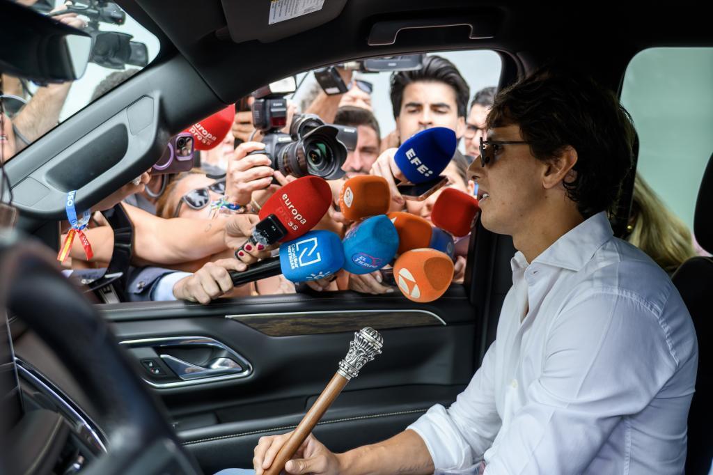 El torero peruano Andr�s Roca Rey ofrece declaraciones tras recibir el alta hospitalaria este martes, en Sevilla.