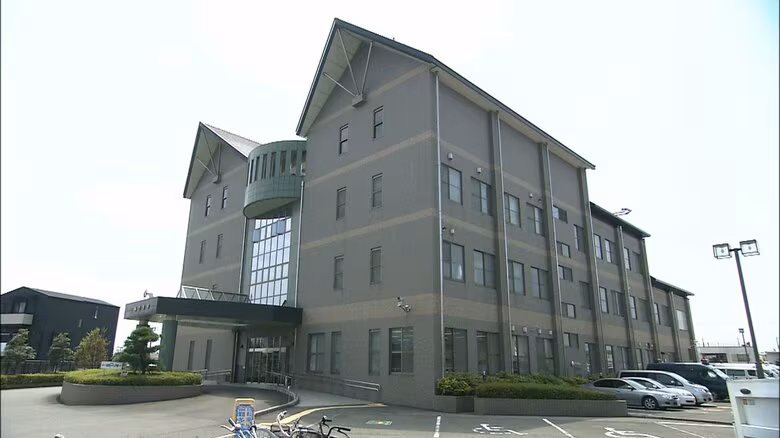 女子大学生の自宅玄関を工具で破壊　22歳男を逮捕　被害者と面識なし　衣服の特徴などから緊急逮捕｜FNNプライムオンライン