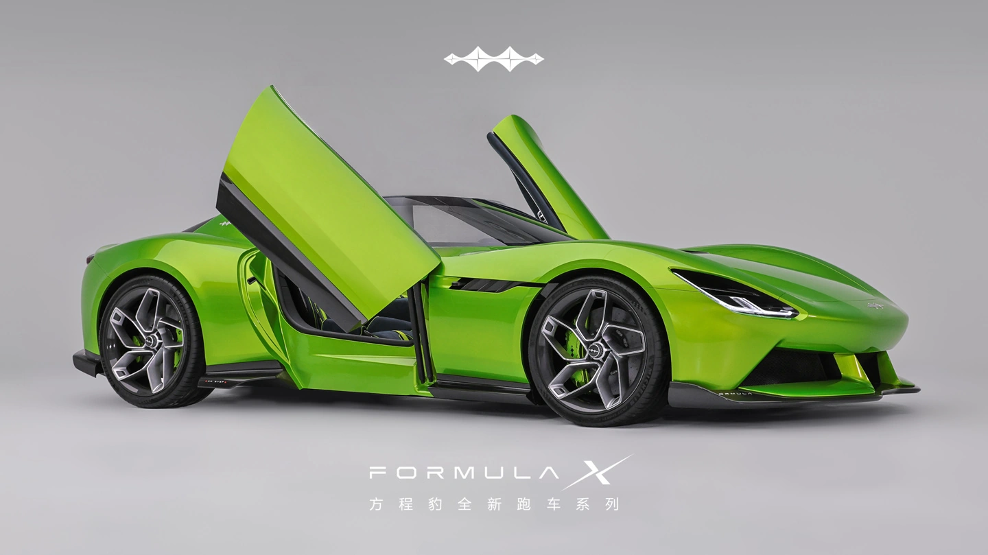比亚迪方程豹首款跑车 Formula X 跑车官图发布:锋豹之眼前灯、1:2.5 极致车头比,明年上市