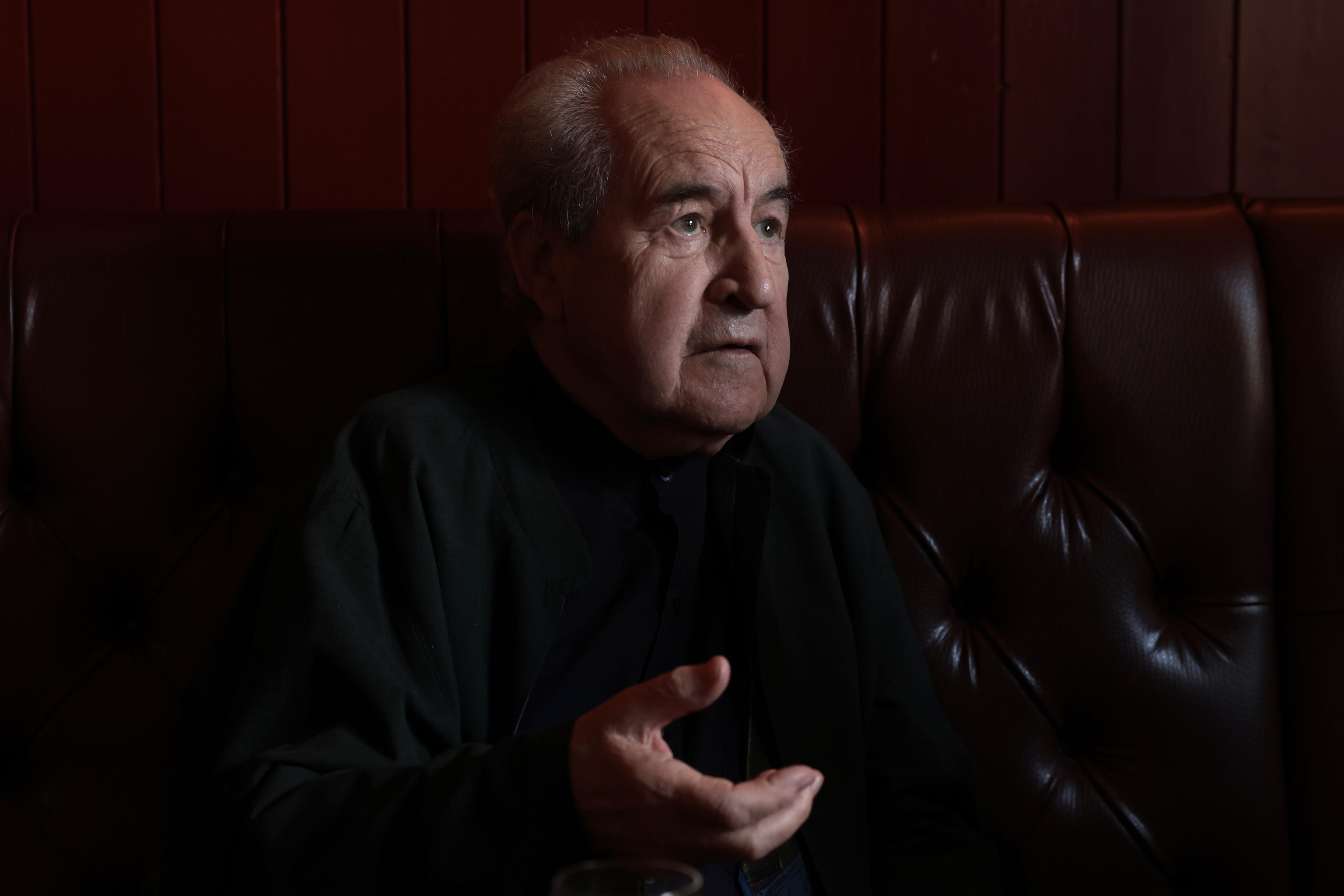 John Banville durante la entrevista.