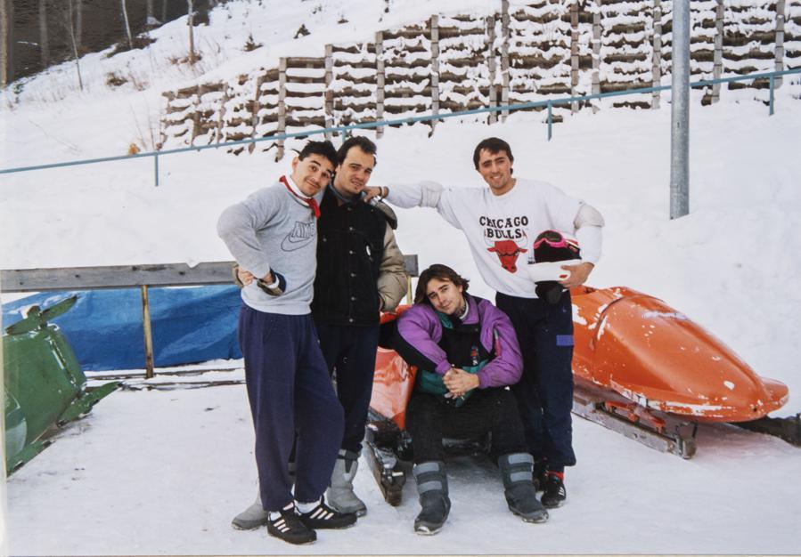 El equipo espa�ol de bobsleigh en 1991 con Esclasans a la derecha.