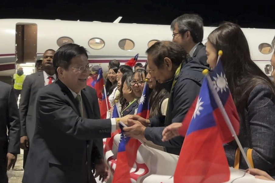 El ministro de Exteriores de Taiwan, a su llegada a Eswatini.