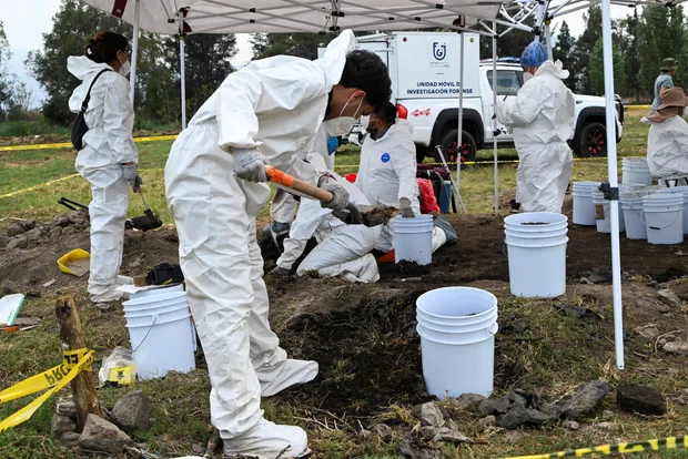 Collectives and authorities search Tlahuac‑Chalco lakes after bone fragments found 