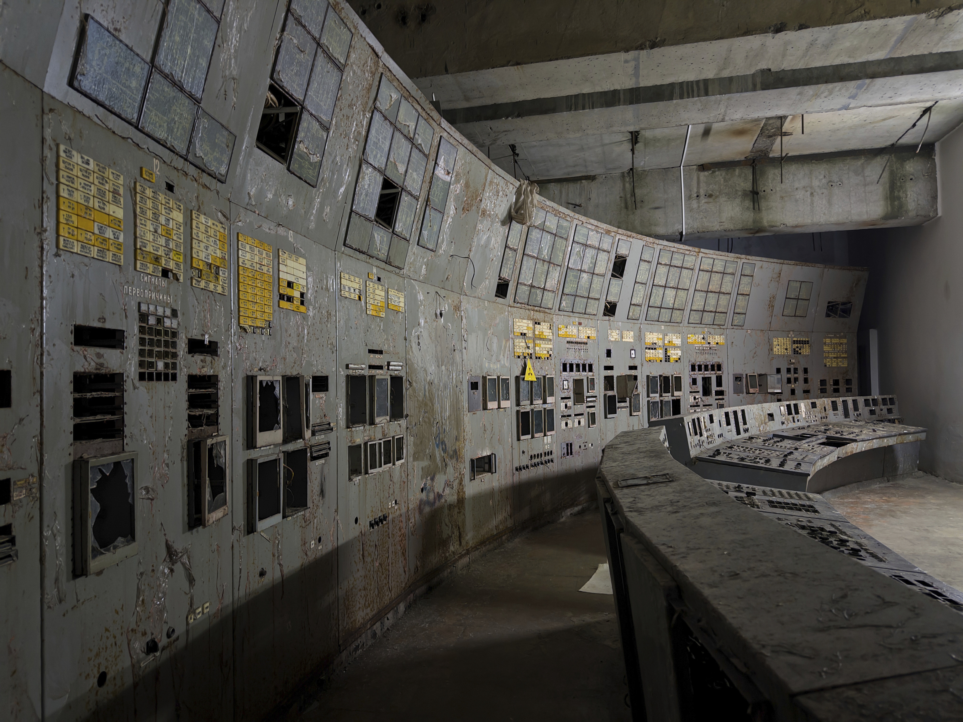 La sala principal de control del Reactor 4, en la central nuclear de Chern�bil, en Kiev.