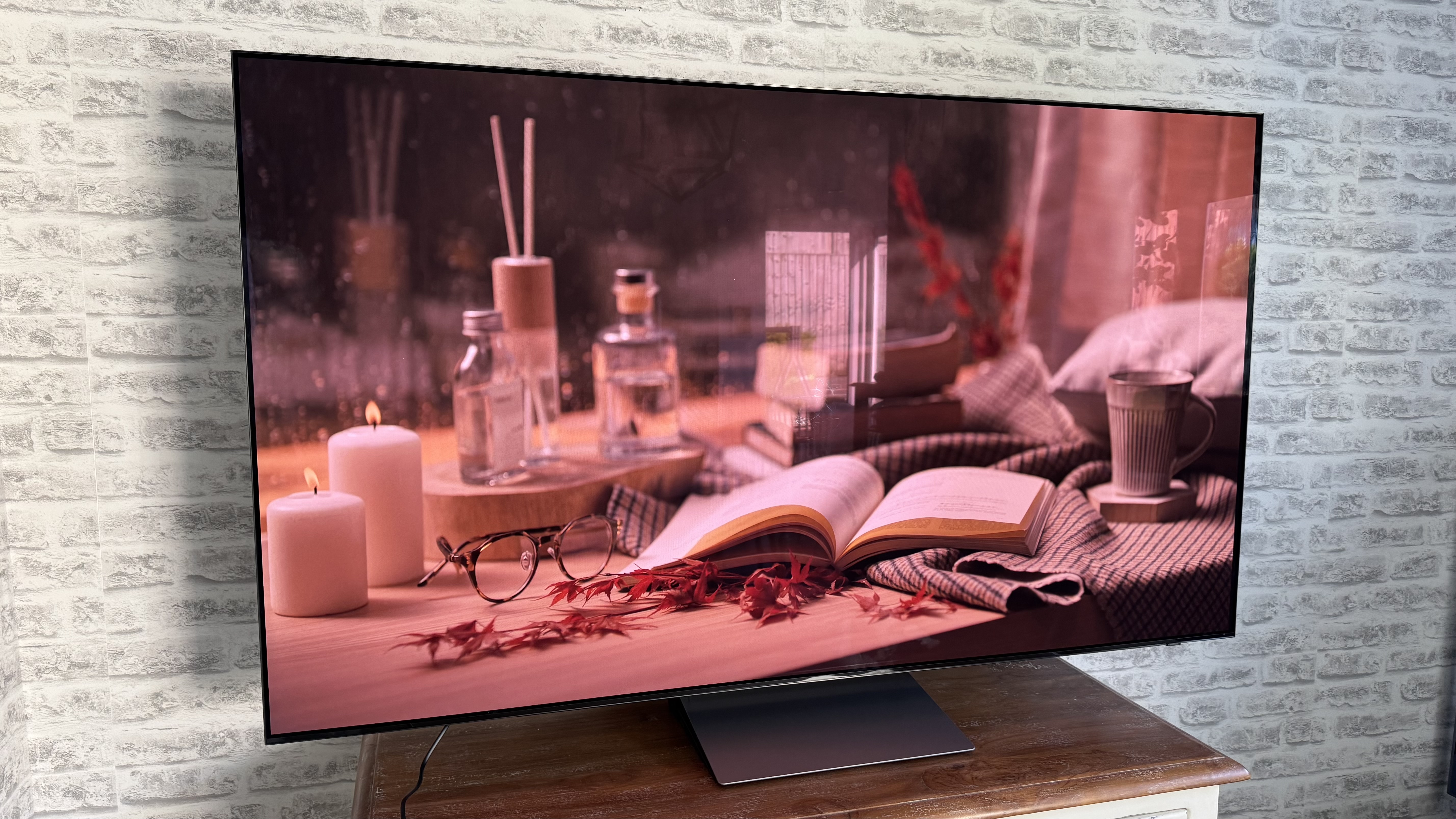 Samsung S90F showing image of cluttered table