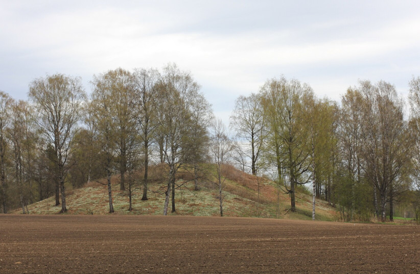 Raknehaugen mound, the largest one in Scandinavia, April 3, 2026.