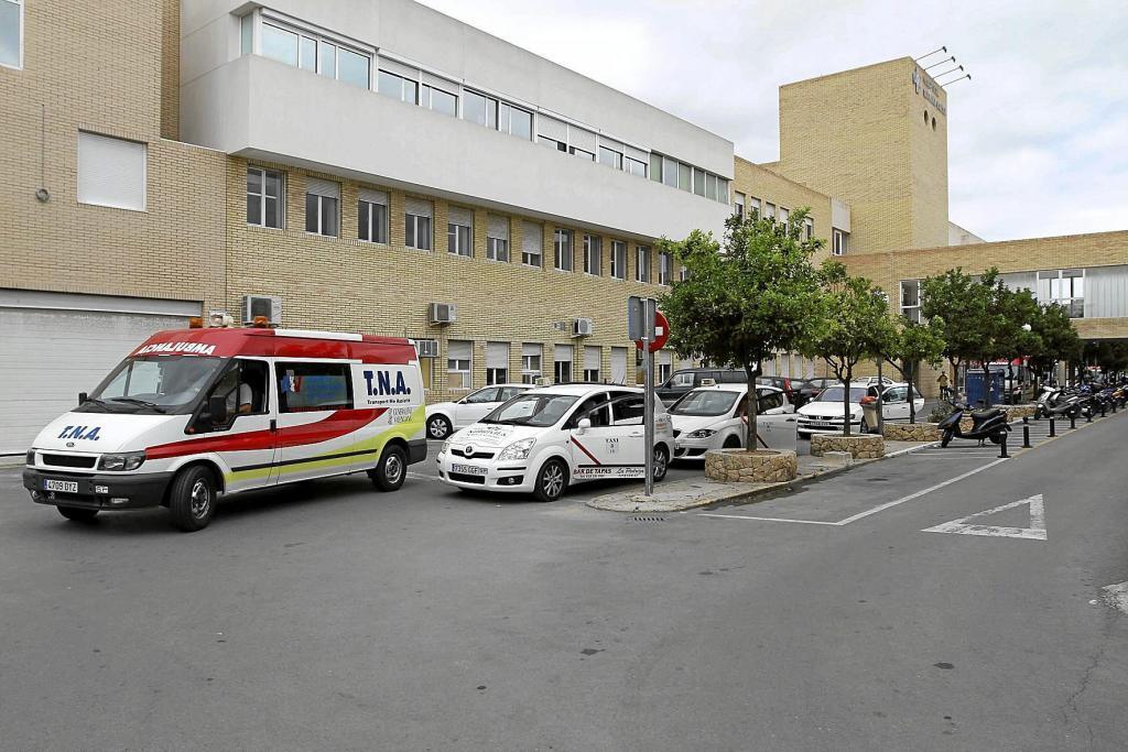 Una ambulancia en Alicante en imagen de archivo.