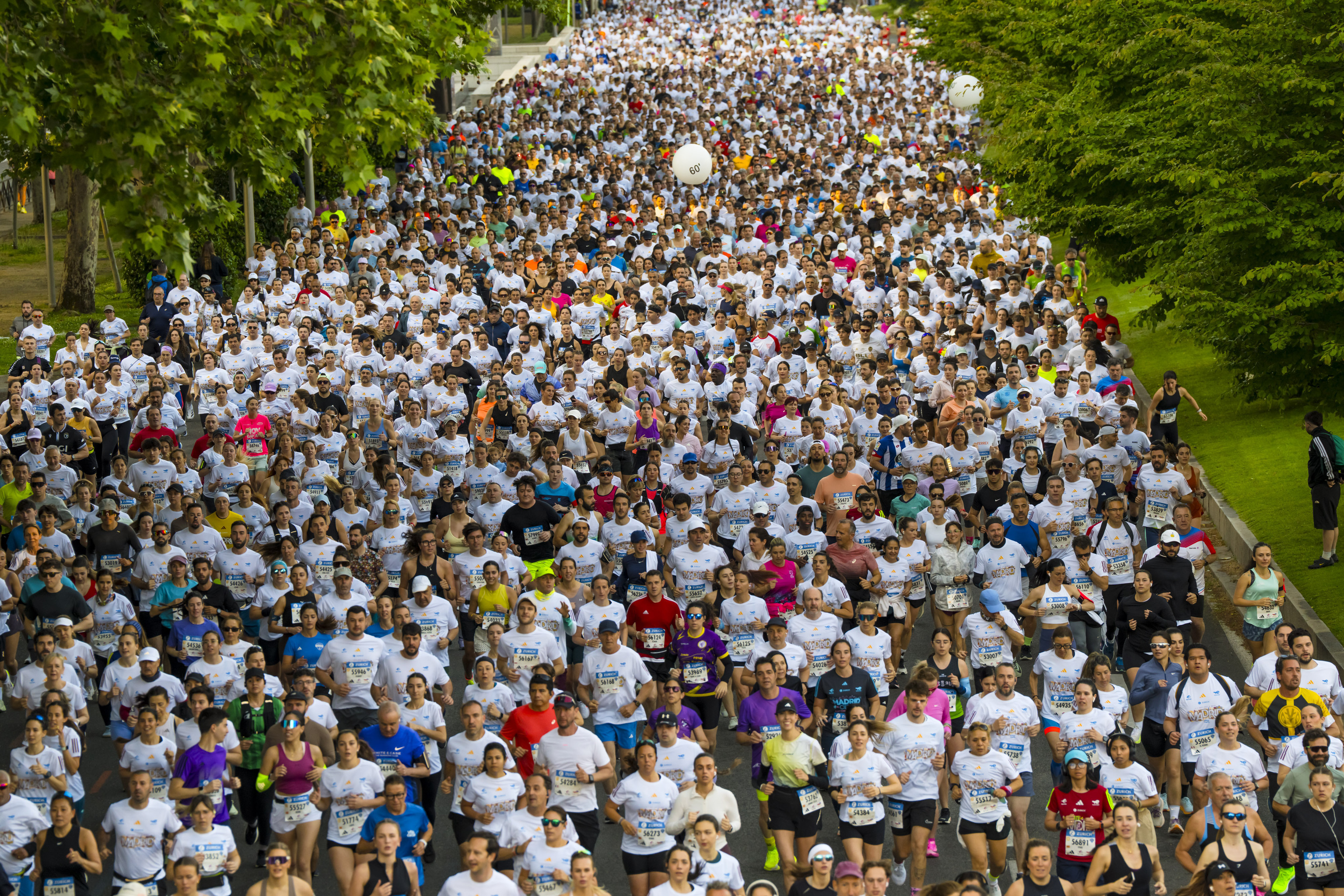 La marea de corredores por La Castellana