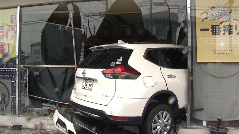 「アクセルとブレーキを踏み間違えた」84歳運転の車が飲食店に突っ込む事故　宇都宮市｜FNNプライムオンライン