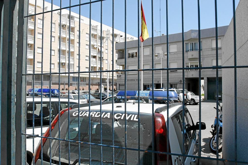Coches de la Guardia Civil en imagen de archivo.