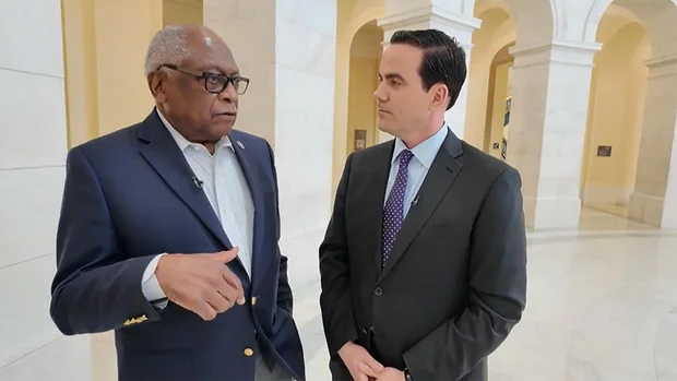 jim-clyburn-and-robert-costa.jpg 