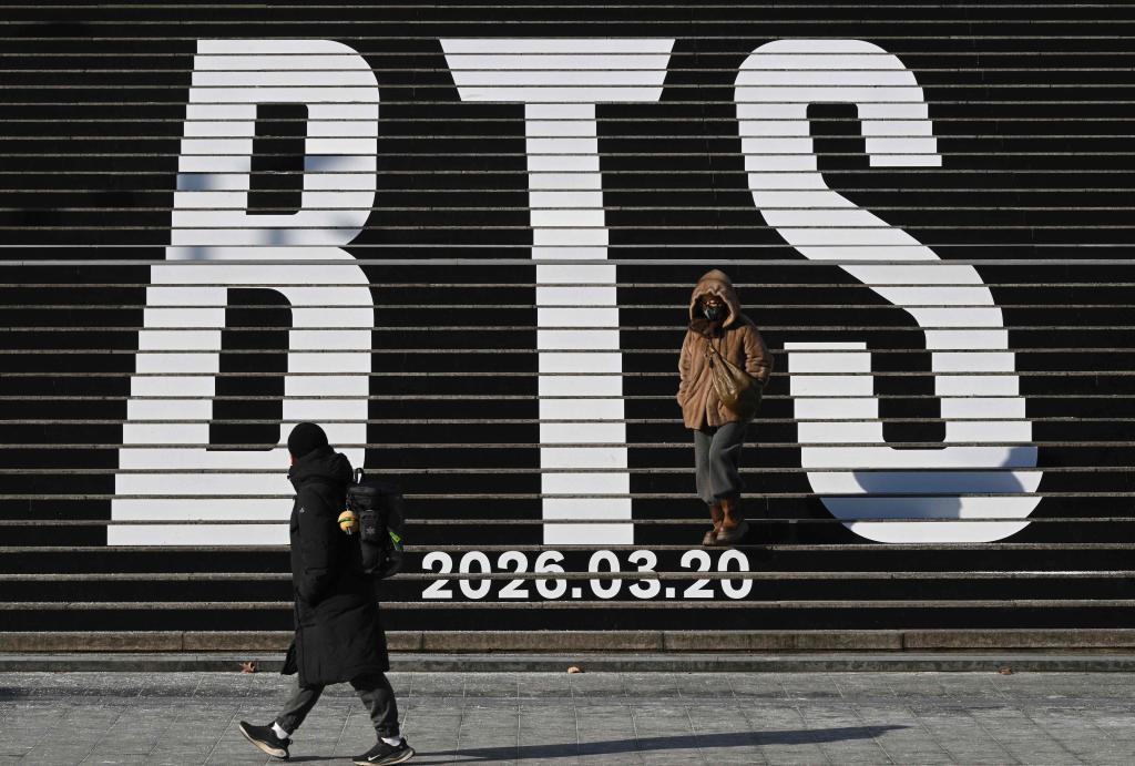 Escaleras con el logotipo de BTS en Se�l, Corea