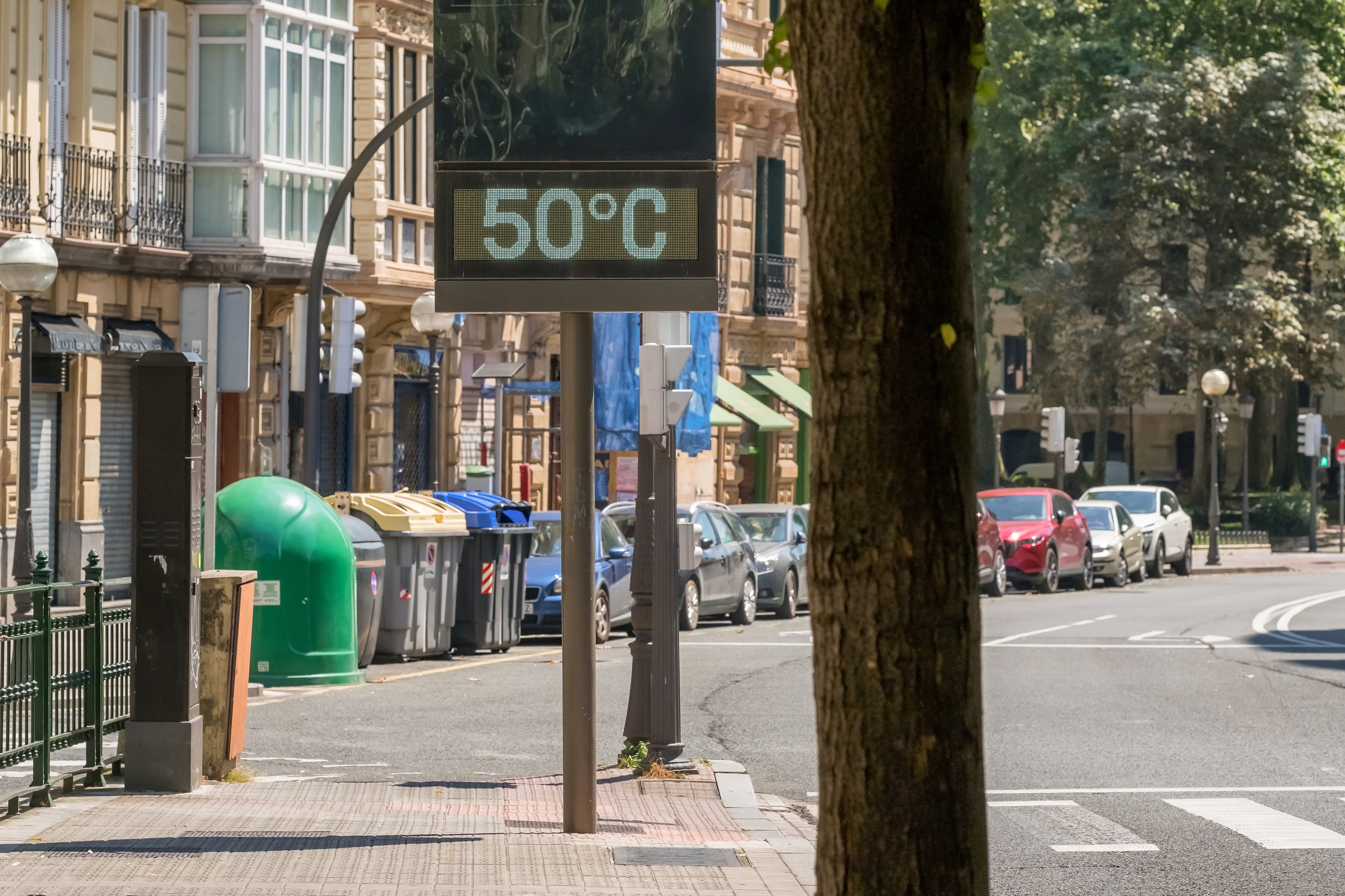 Un term�metro marca 50 grados en Bilbao durante una ola de calor.