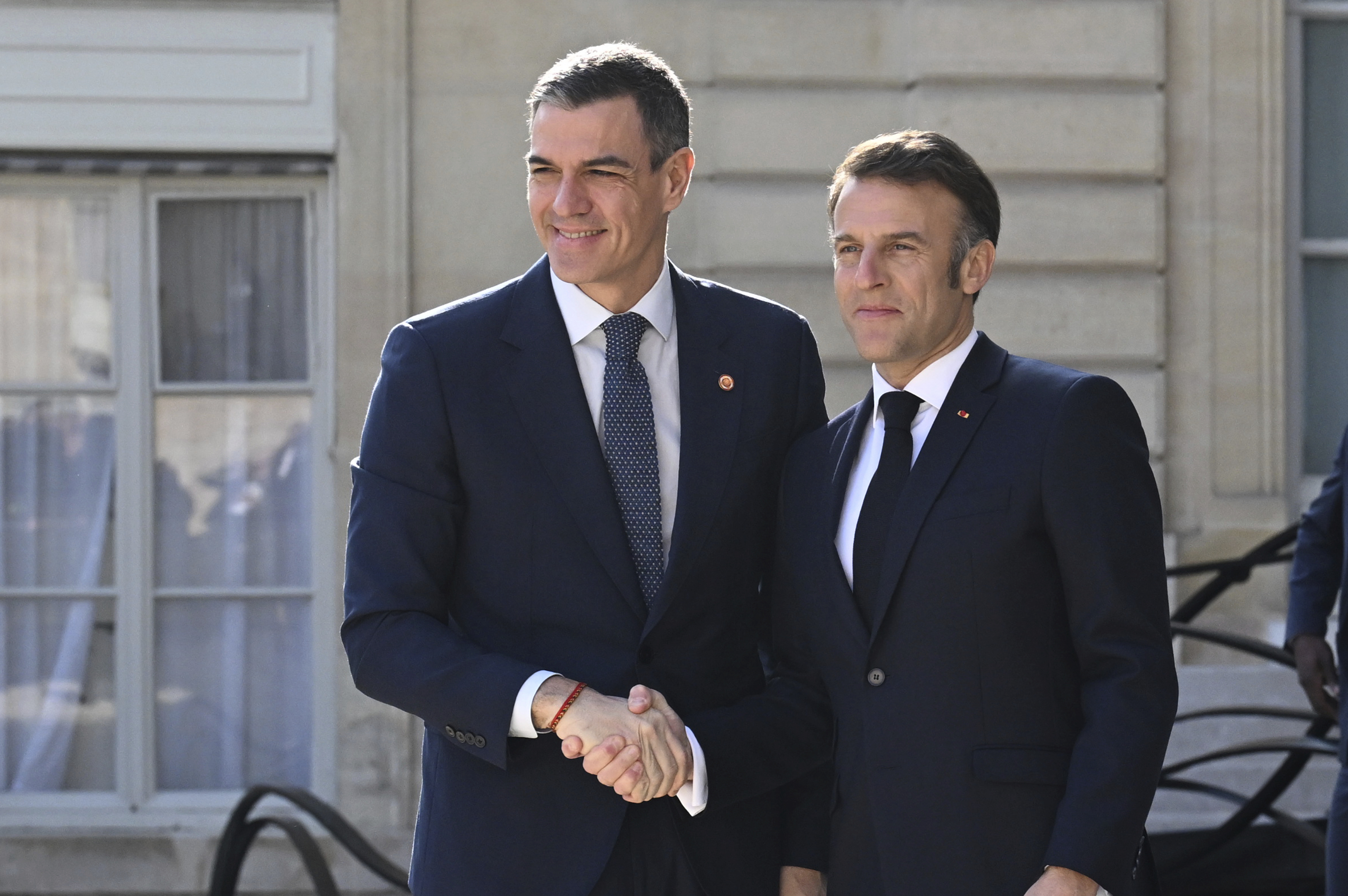 Pedro S�nchez, junto al presidente franc�s, Emmanuel Macron.