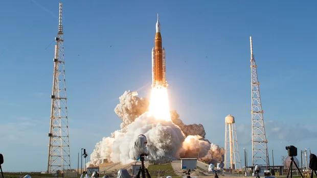 Artemis II Launches Manned Test Flight Around The Moon 