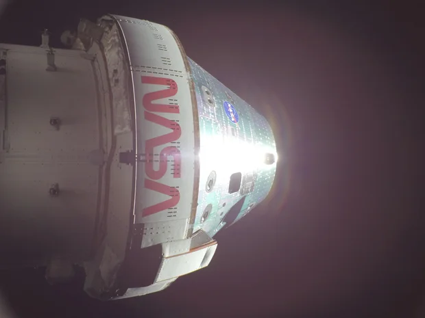 Artemis II Launches Manned Test Flight Around The Moon 