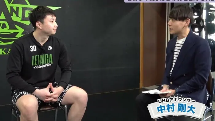 富永啓生選手とUHB中村剛大アナウンサー