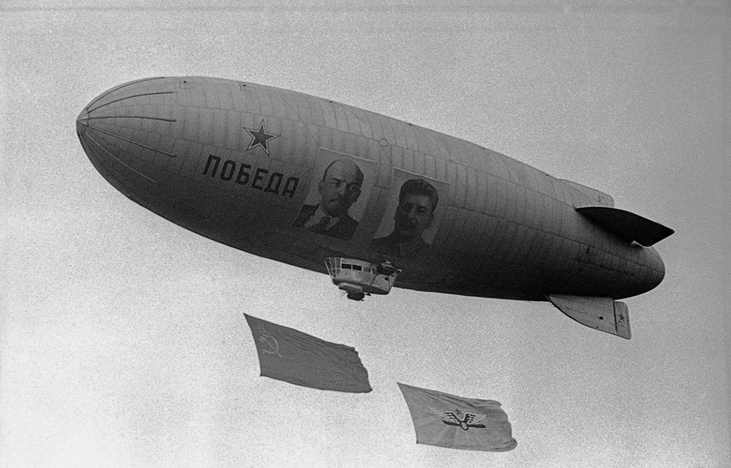 СССР В-12 «Победа» на воздушном параде в Москве СССР В-12 «Победа» на воздушном параде в Москве