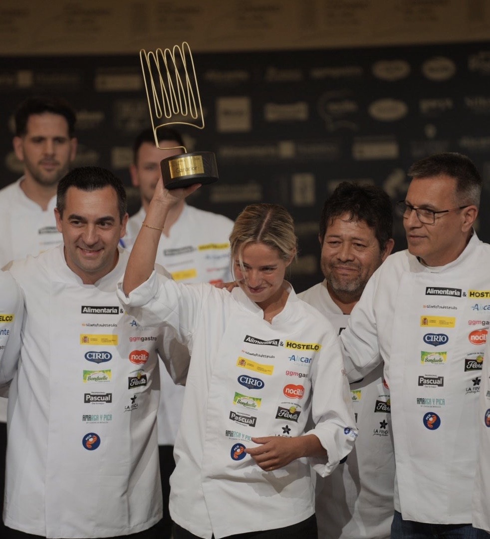Tras ganar el concurso, en el centro de la imagen..