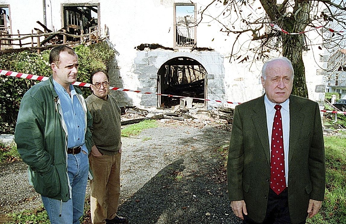 El presidente Xabier Arzalluz junto a sus fieles Gorka Agirre y Joseba Egibar en Altzo.