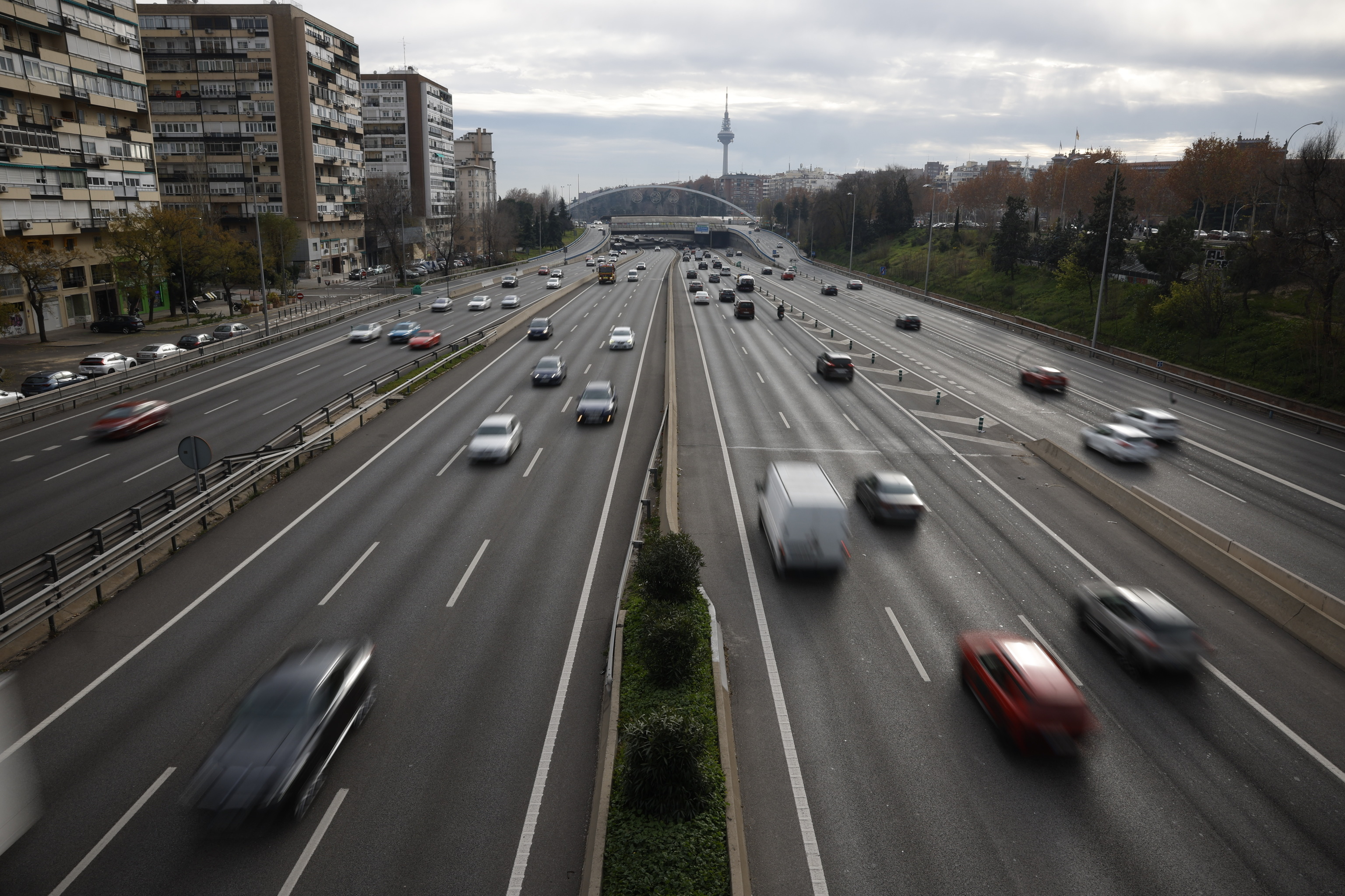 Vech�culos circulando por la M-30.