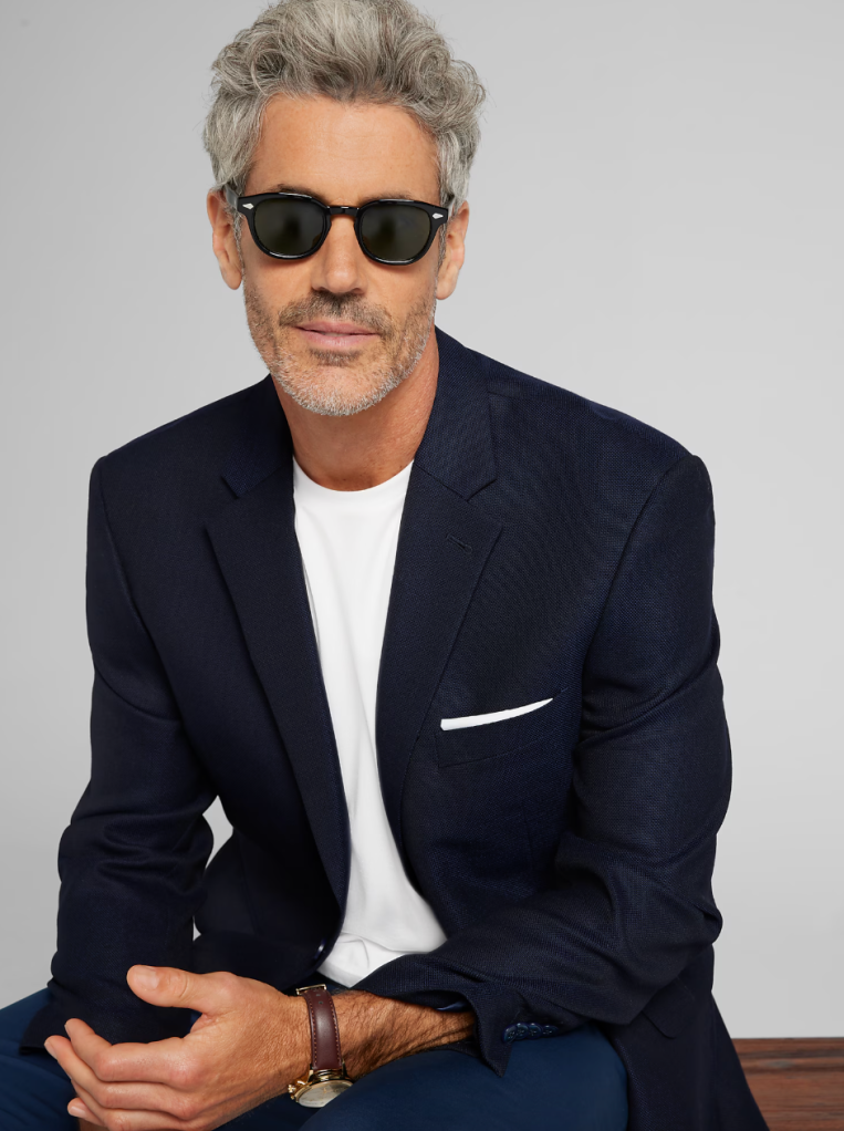 Best Travel Clothing: A Packing List for Men & 10 Pieces to Buy