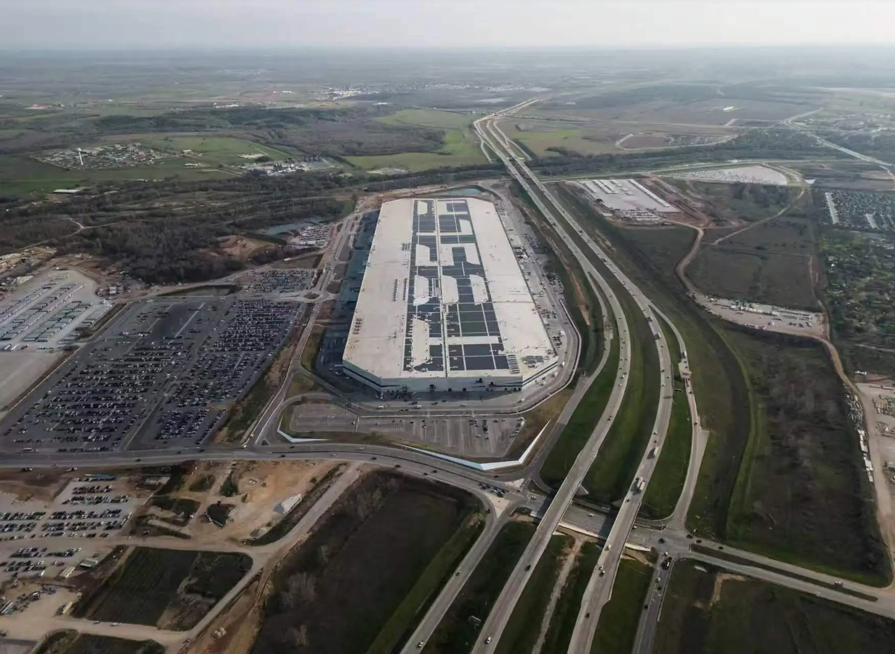 把 SpaceX 当提款机?揭秘马斯克如何借其为自己和商业帝国“输血”