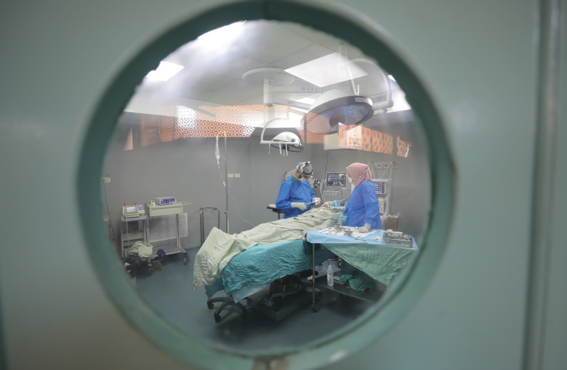 An illustrative image of Israeli doctors operating.