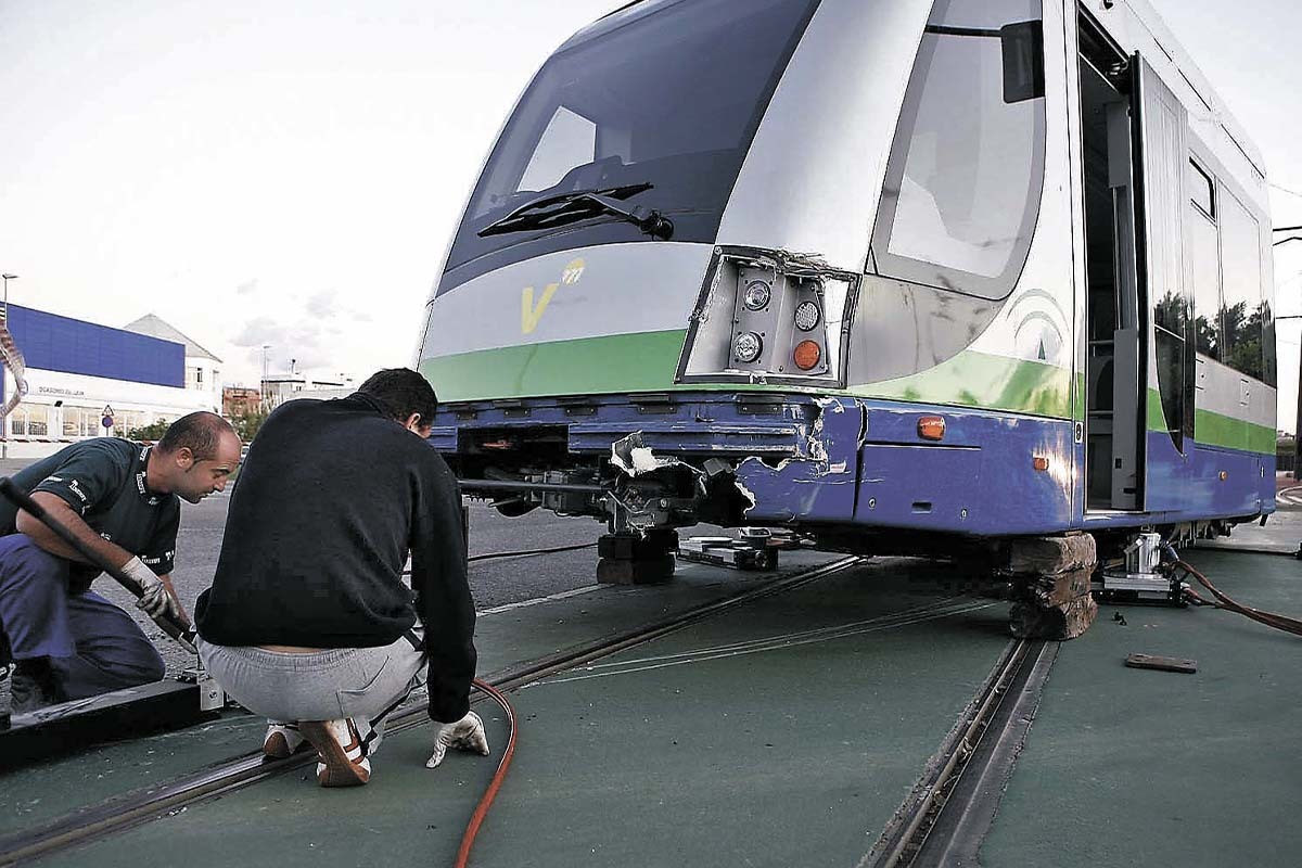 El tranvía de Vélez-Malága tras un accidente que sufrió en 2006.