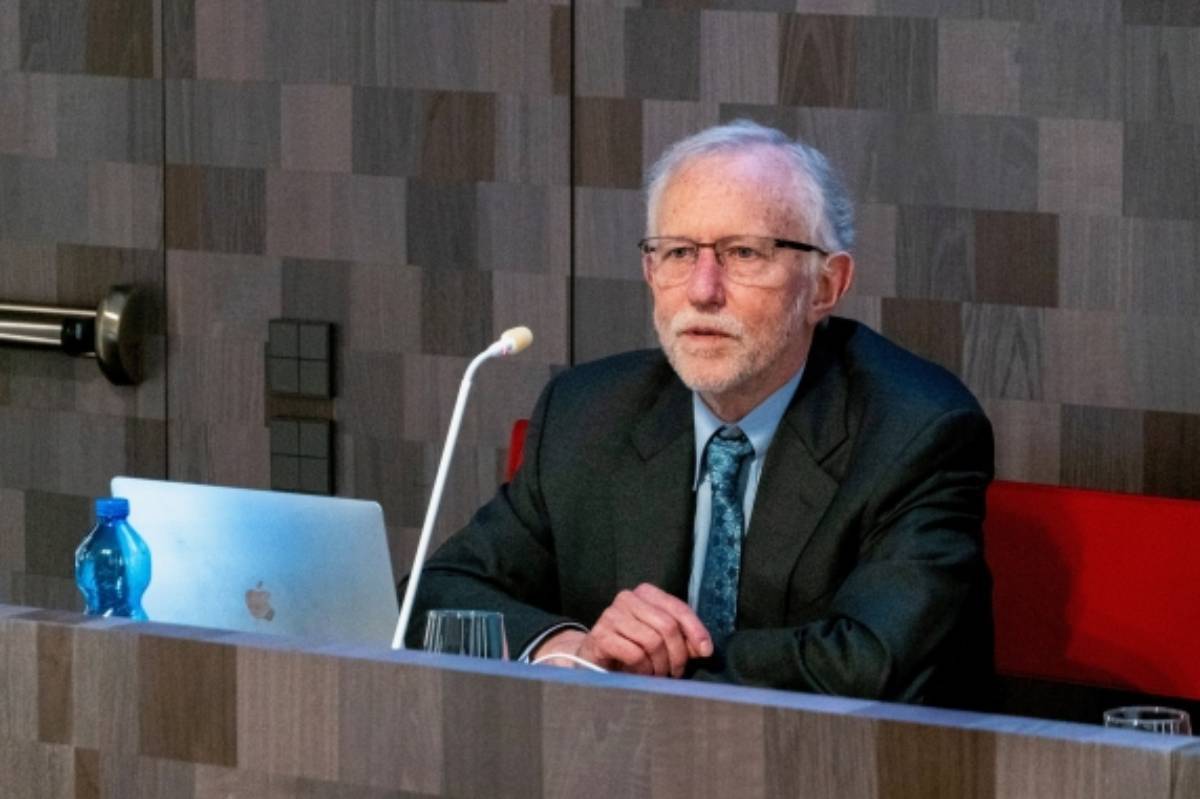 Charles Rice durante una conferencia.
