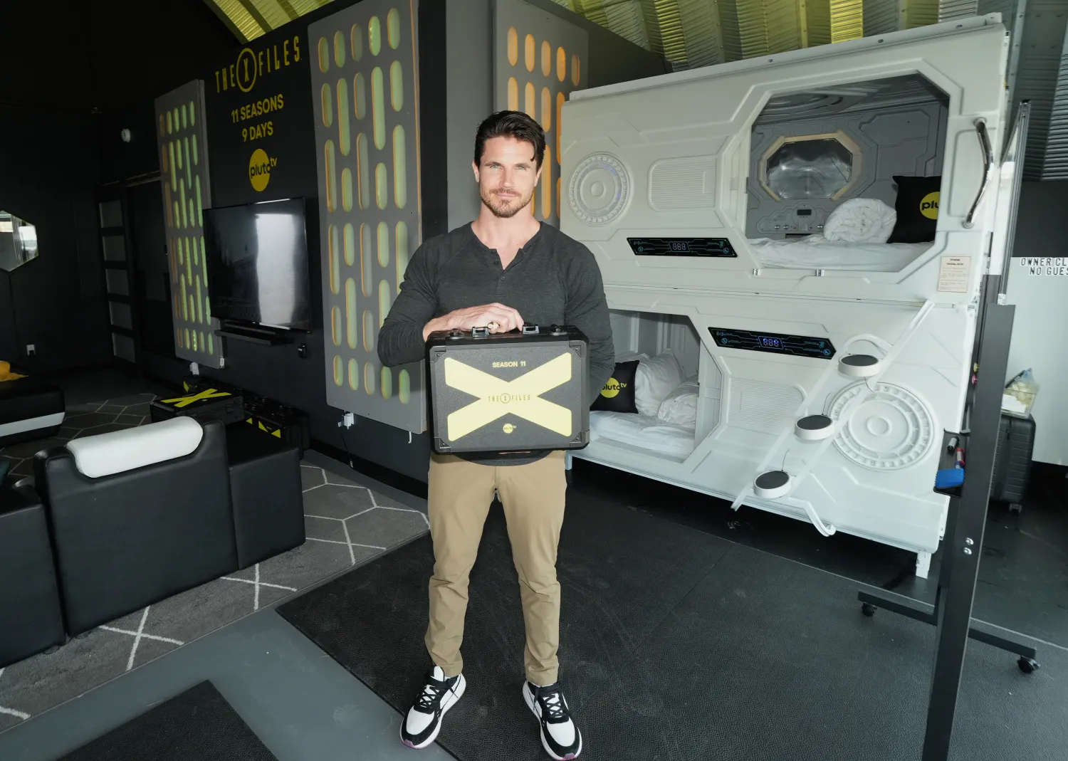 Pluto TV brought its "The Fan is Out There” Marathon Experience to celebrate all 11 seasons of The X-Files now streaming, with an appearance from Robbie Amell.