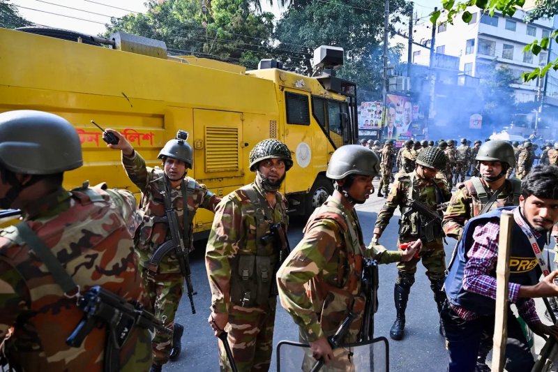 Militant strike threats put Bangladesh on high alert Militant strike threats put Bangladesh on high alert