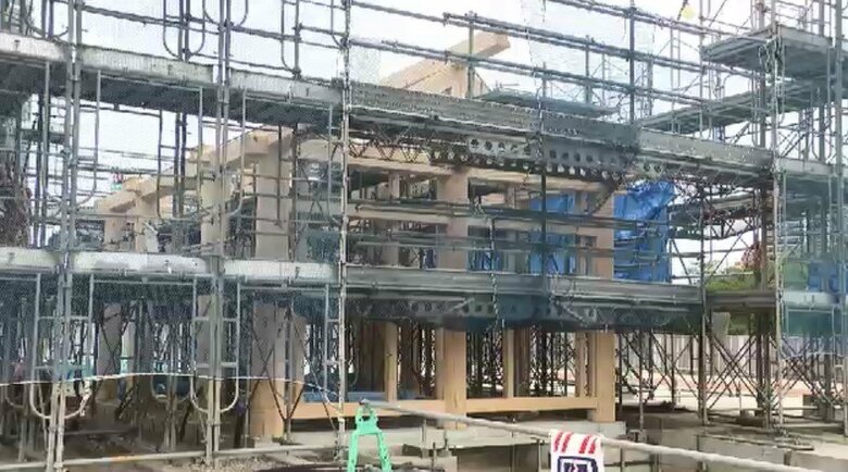“古代の迎賓館”「鴻臚館」　北館東門の復元工事を公開　10月公開予定　福岡市｜FNNプライムオンライン