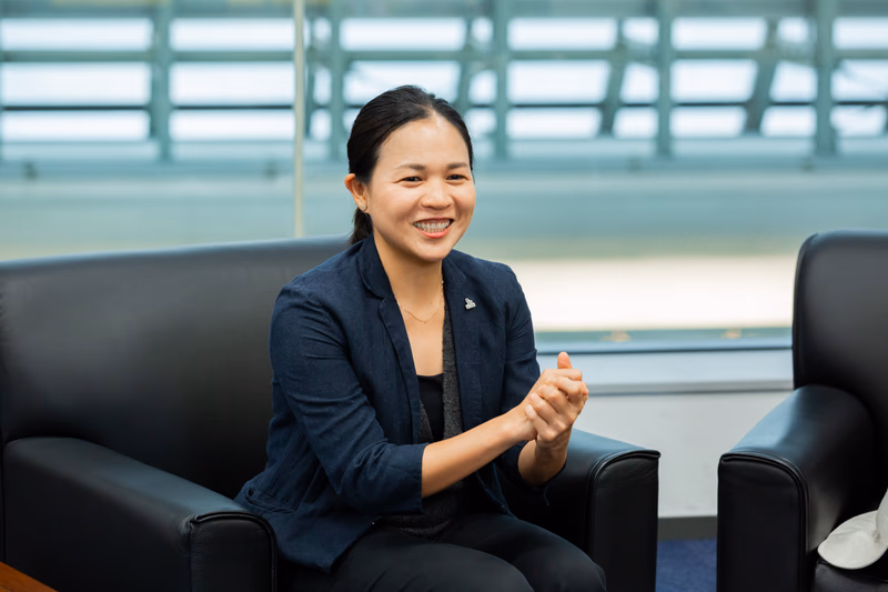 クラシエ D&C推進室 係長 兼 フロンティアBC(新規事業開発担当)の黄子綾さん。挑戦する社内風土を目指す「CRAZY KRACIE」の社内浸透とDE&I推進に取り組む。部署名のD&Cは「Diversity&CRAZY」の略。