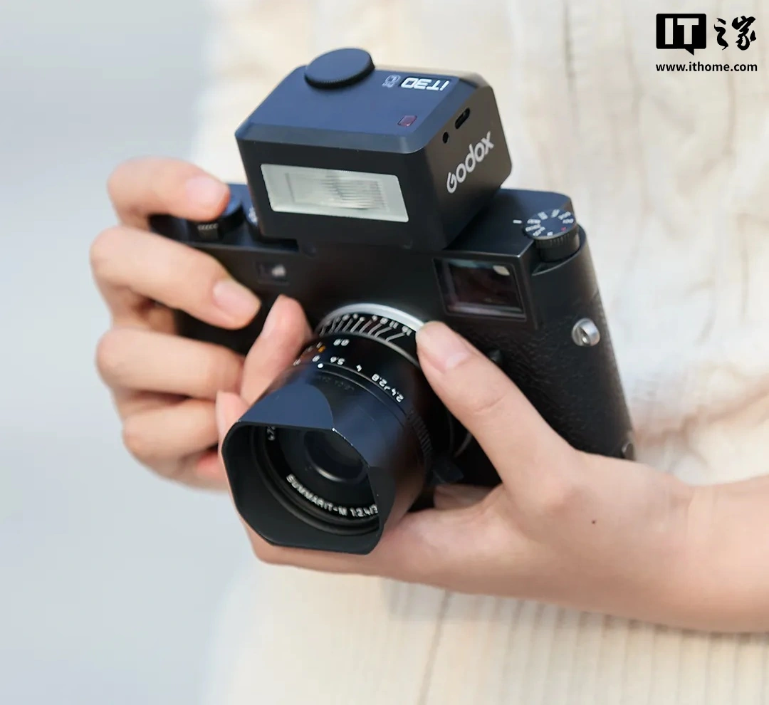 神牛 iT30Pro 迷你机顶闪光灯新增徕卡 L 口版本:支持 TTL,588 元