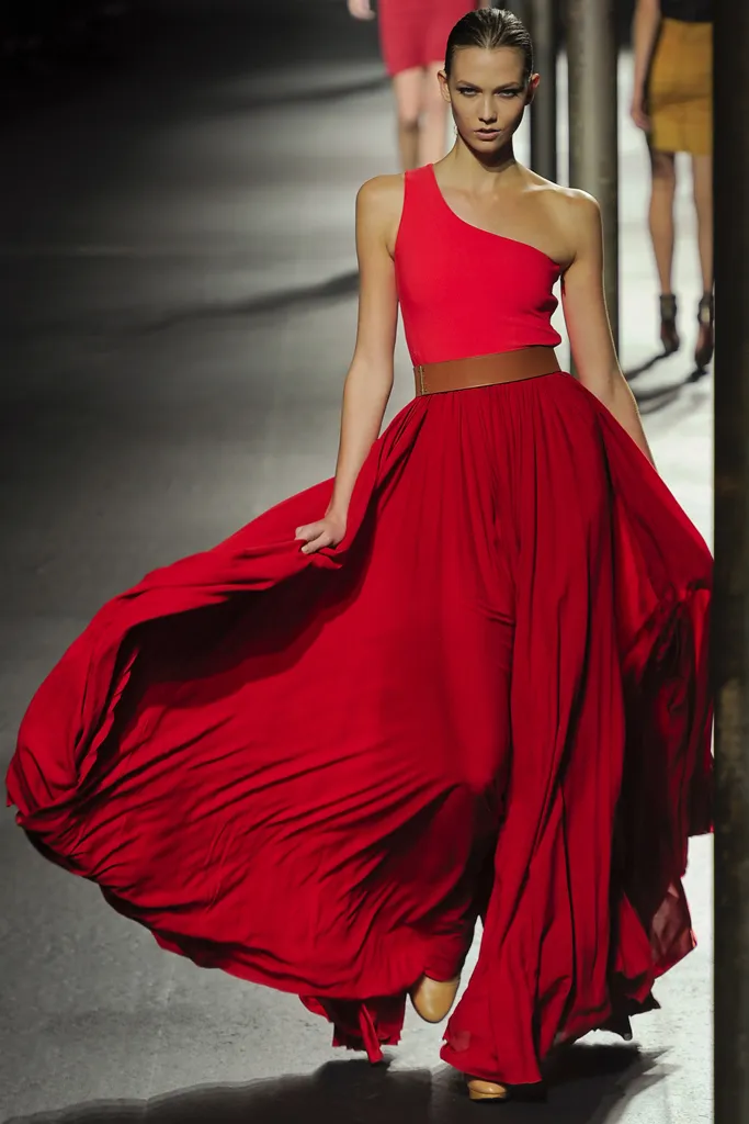 Image may contain Clothing Apparel Human Person Evening Dress Robe Fashion Gown Dress Karlie Kloss and Female