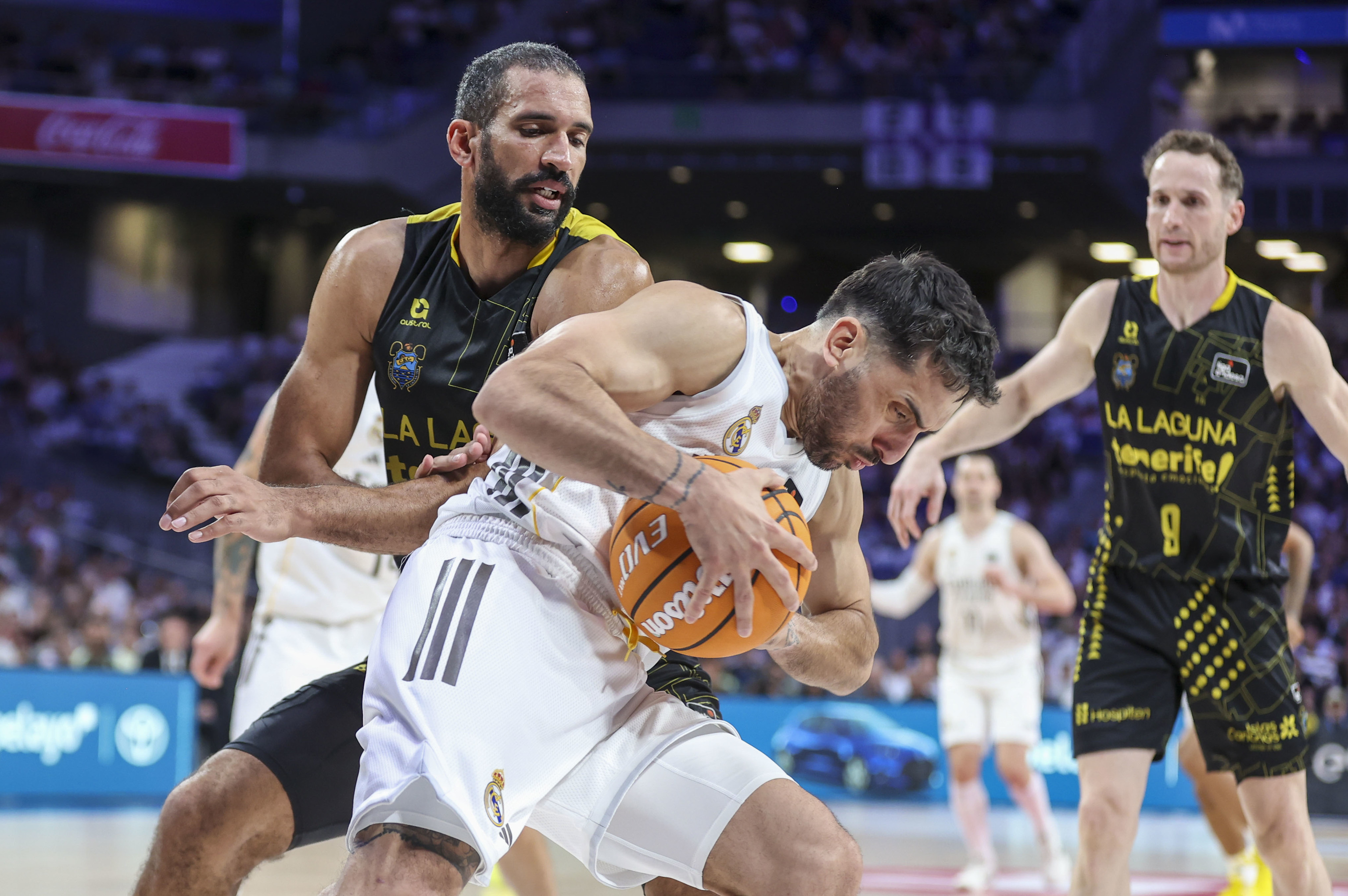Campazzo, ante Scrubb, en el Palacio.