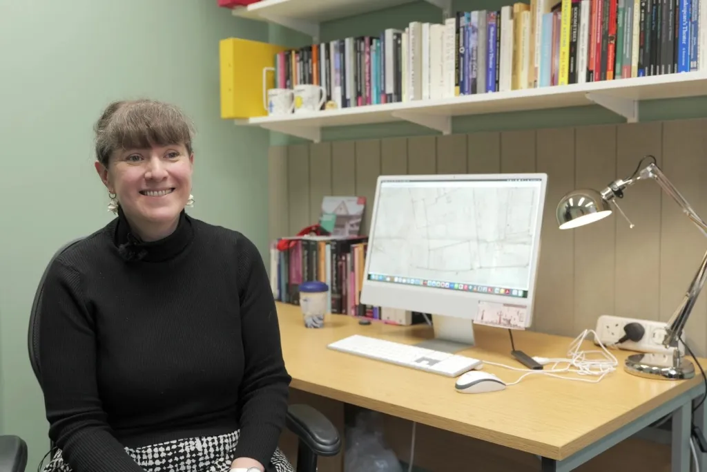 La profesora Lucy Munro, catedrática de Shakespeare y Literatura Moderna Temprana en King's College London