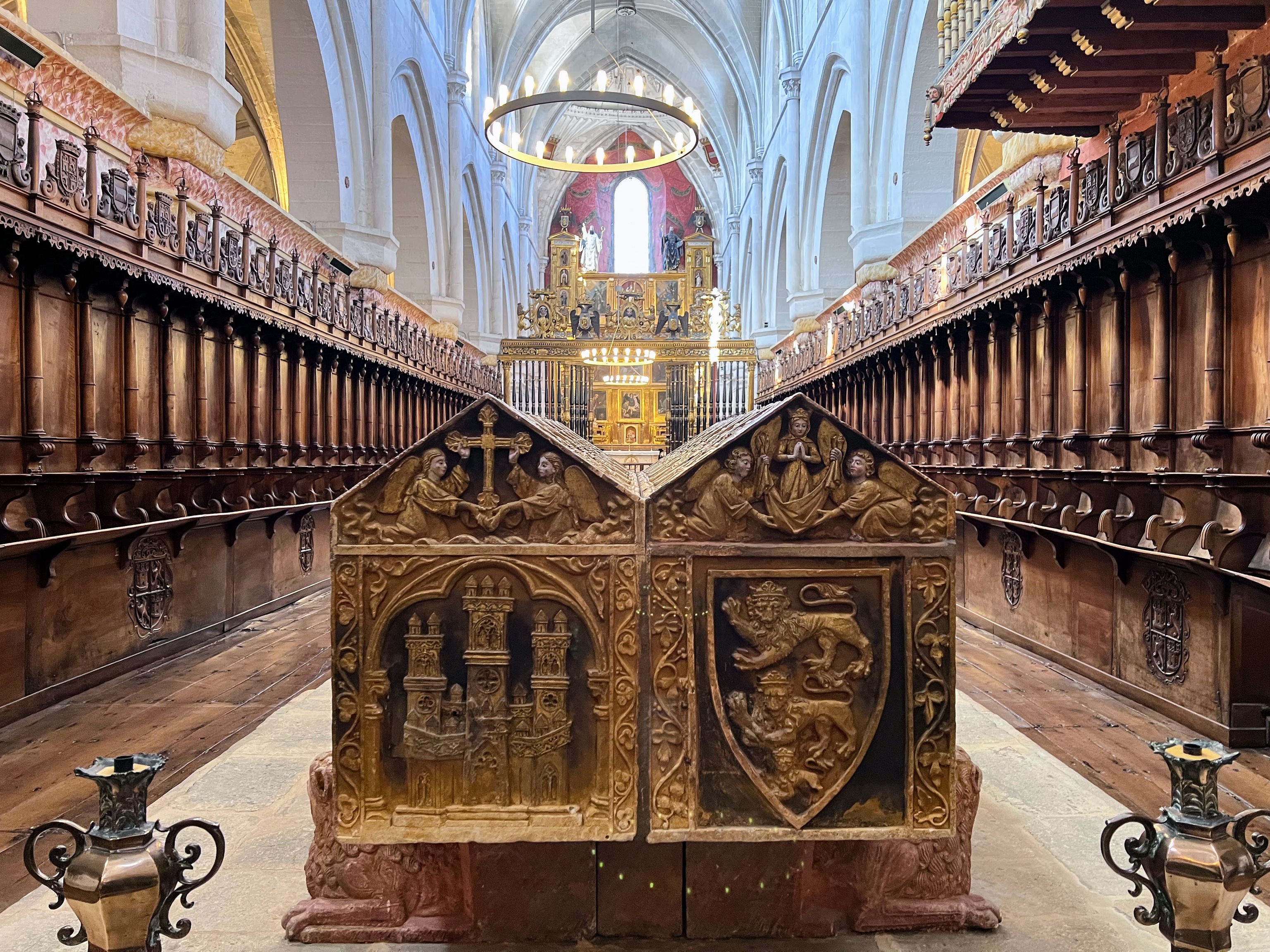 Las tumbas de Alfonso VIII y Leonor de Plantagenet, en el Monaserio de Huelgas.