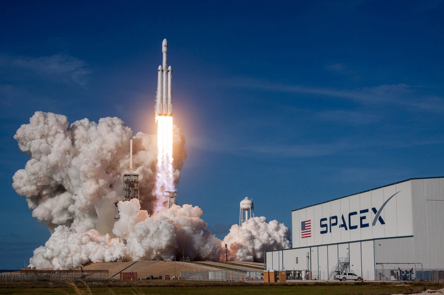 SpaceX 预估其整体潜在市场规模最高达 28.5 万亿美元,超九成来自 AI