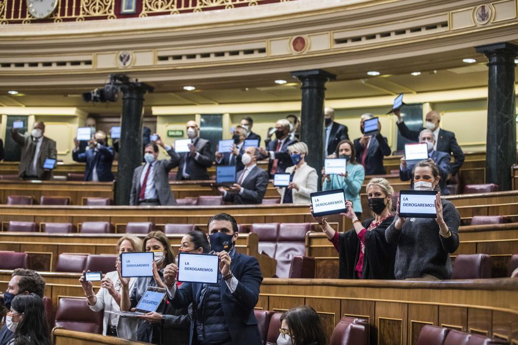 Los diputados de Vox en el Congreso cuando se dio luz verde a la eutanasia.