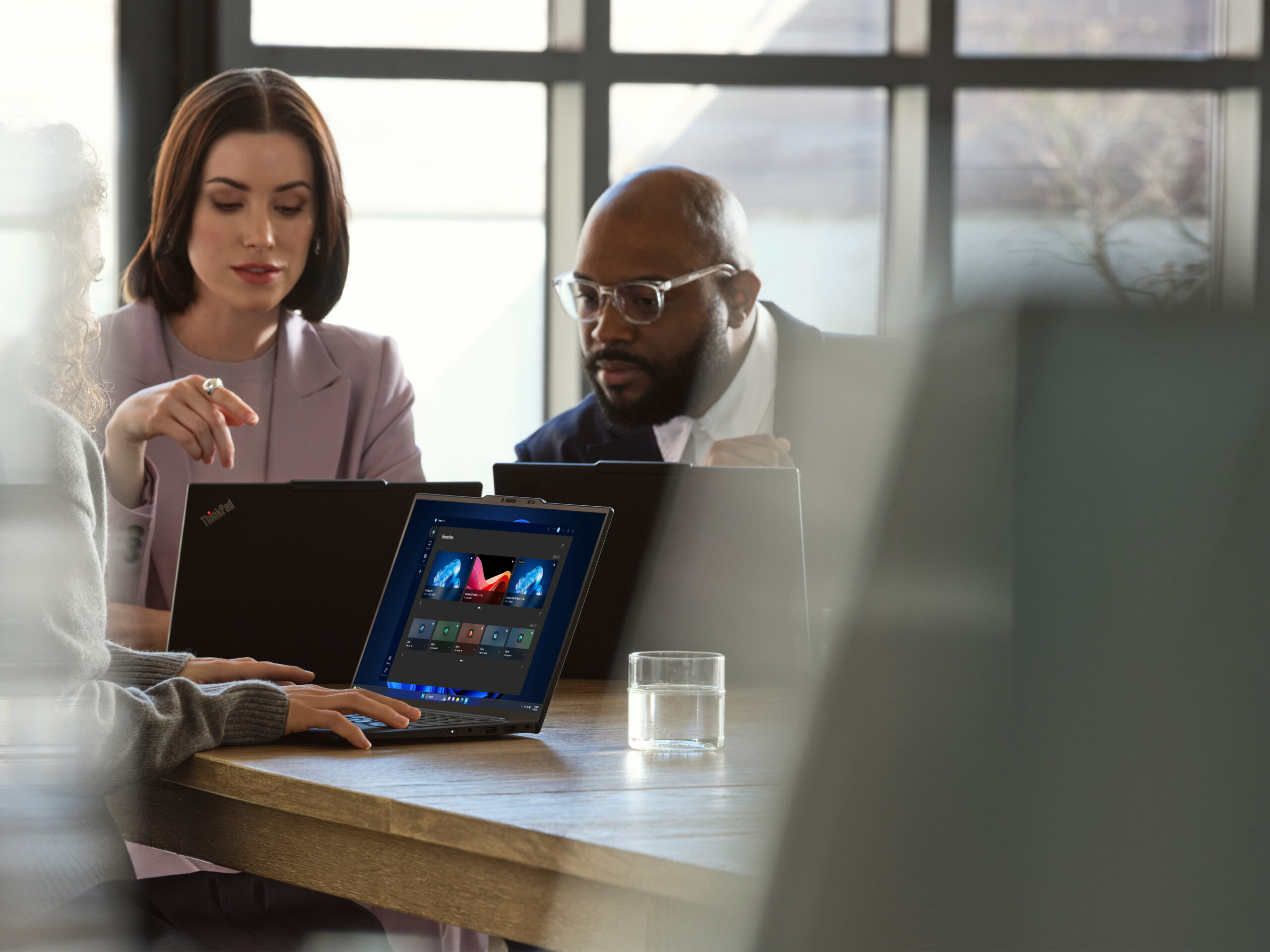 Windows365-FY25-COMMR-TEAM-02-408-RGB
