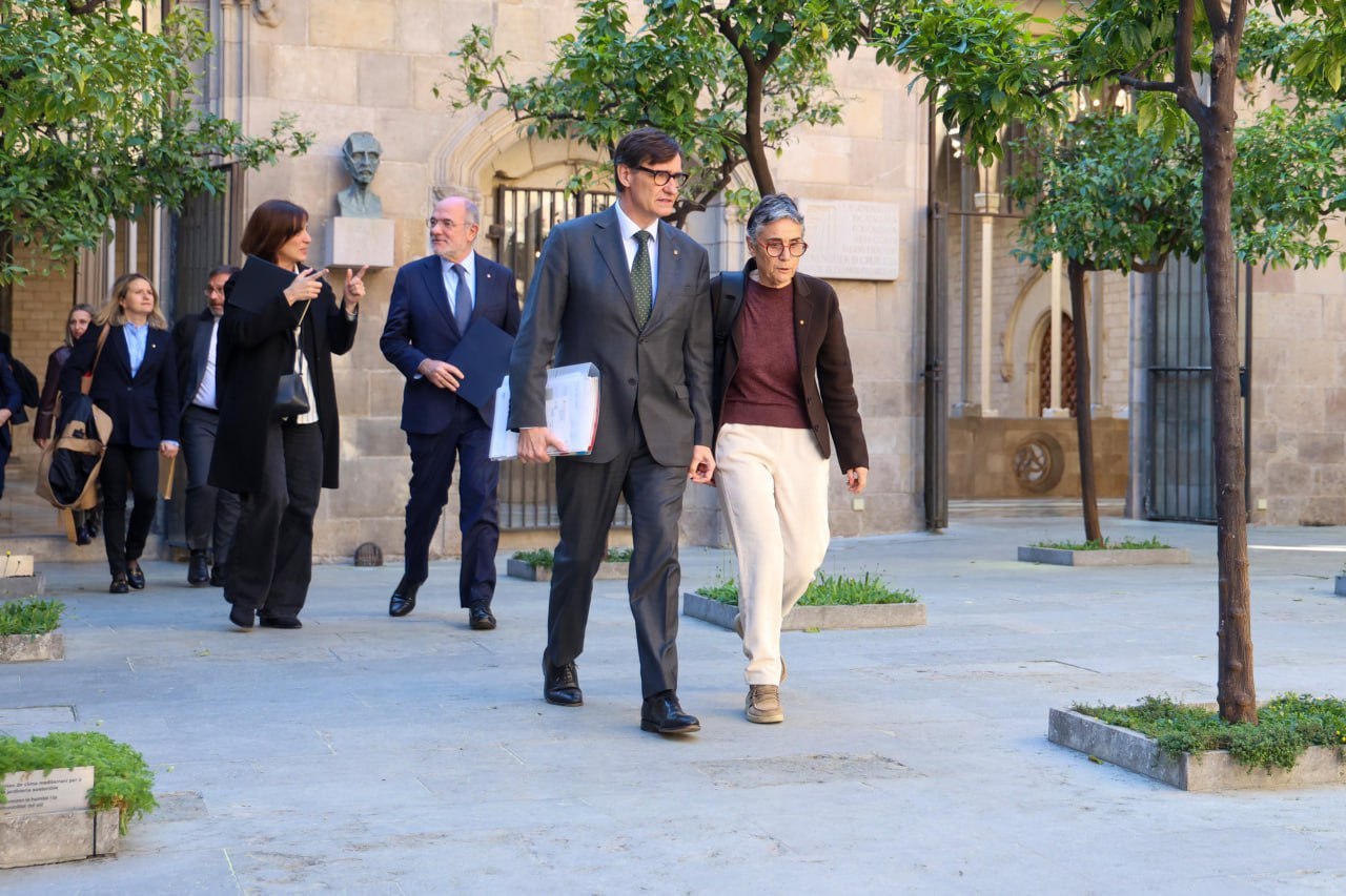 El presidente de la Generalitat, Salvador Illa, y la consejera de Salud, Olga Pan�.