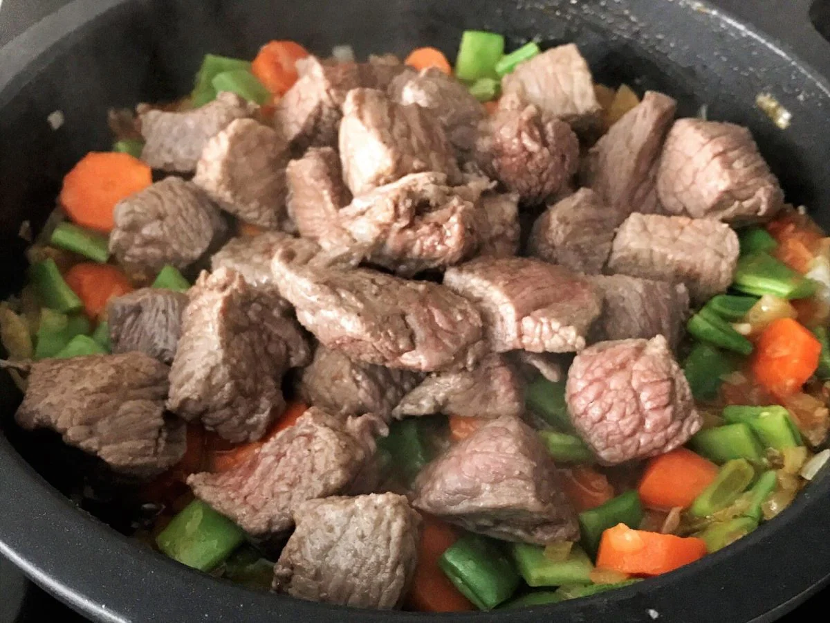 carne guisada con patatas paso 14