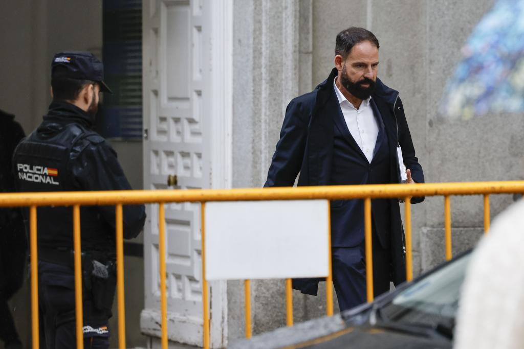 Mariano Moreno Pav�n, ex gerente del PSOE, este mi�rcoles, a su salida del Tribunal Supremo.