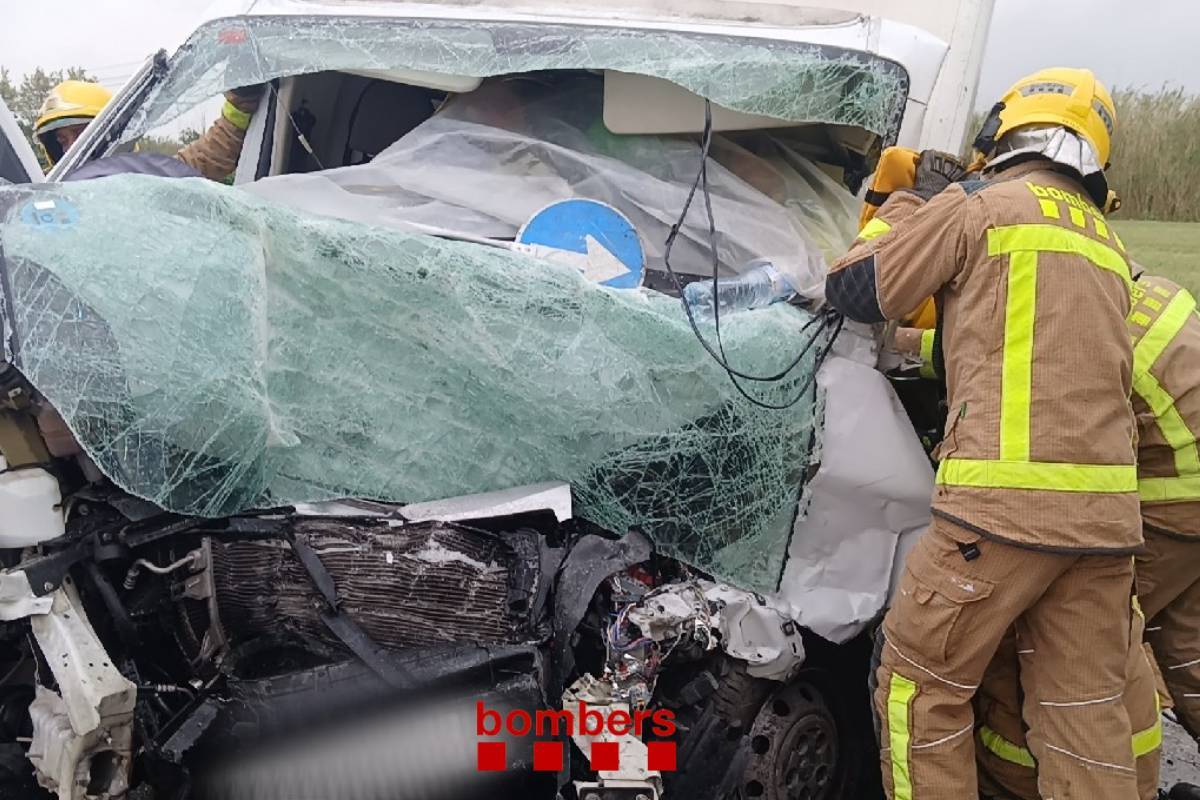 Dispositivo de Emergencias de Catalu�a en el lugar del accidente