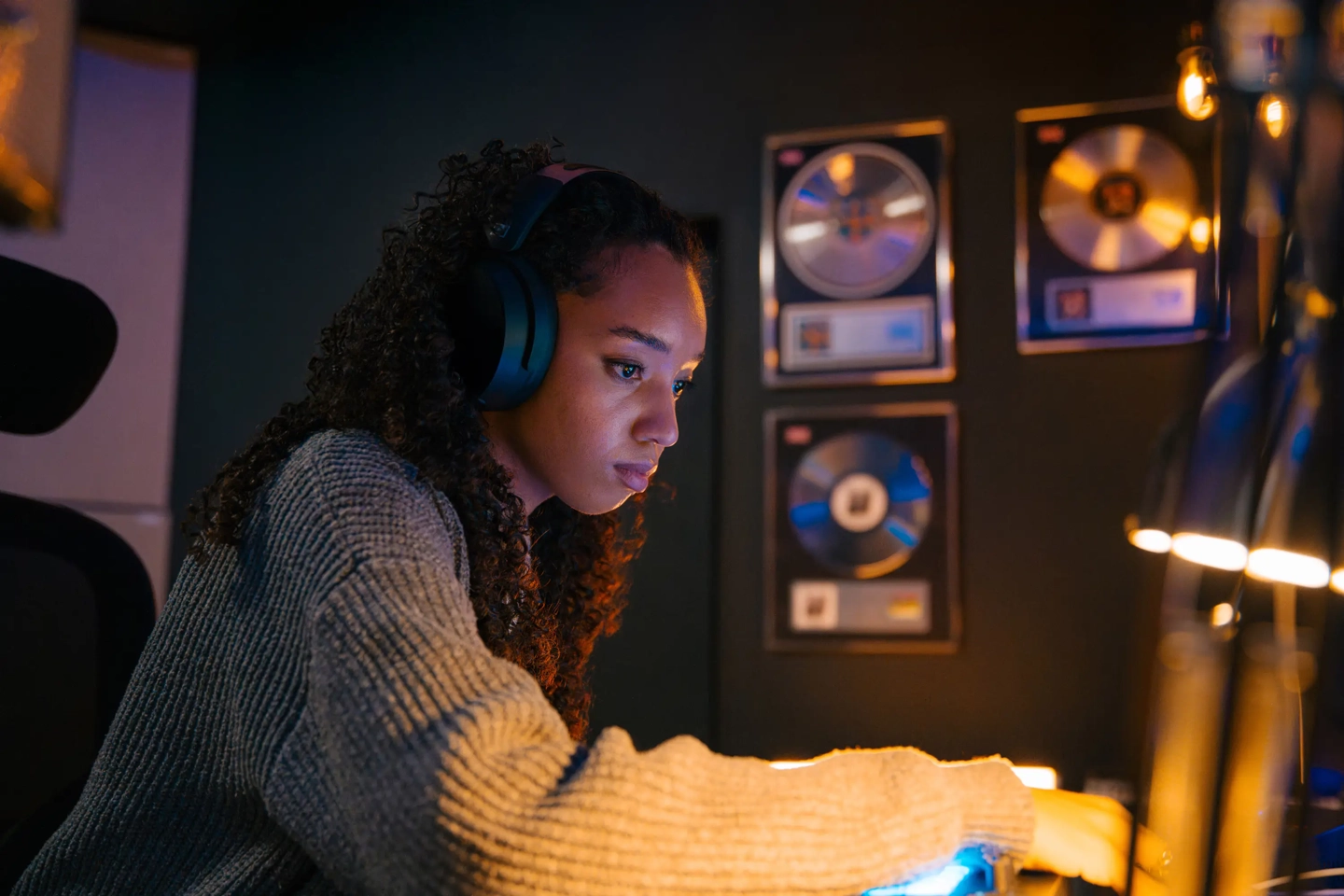 森海塞尔发布 HD 480 Pro 头戴式耳机:38mm 动圈单元、优化低频,479 美元