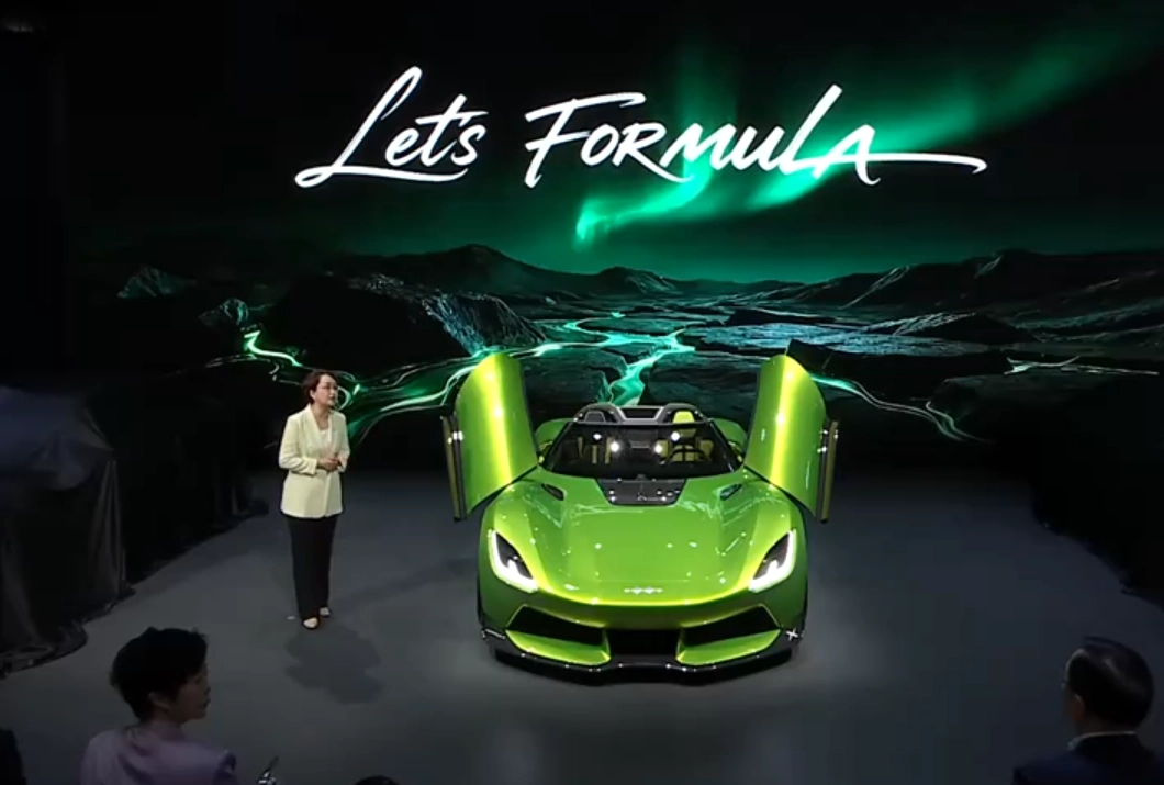 比亚迪方程豹首款轿车 FORMULA X 正式亮相