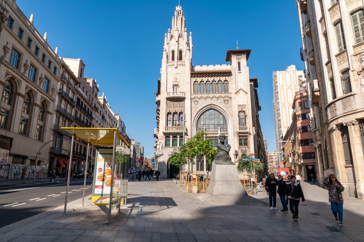 Pasar por esta calle de Barcelona te costar� hasta 90 euros desde finales de abril