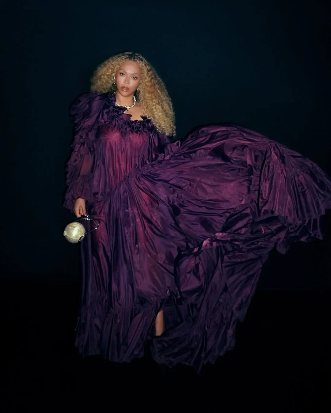 Image may contain Beyonc Adult Person Performer Solo Performance Accessories Jewelry Necklace Blonde and Hair